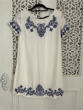 White Dress with Blue Embroidery - Elegant Short Sleeve Shift
